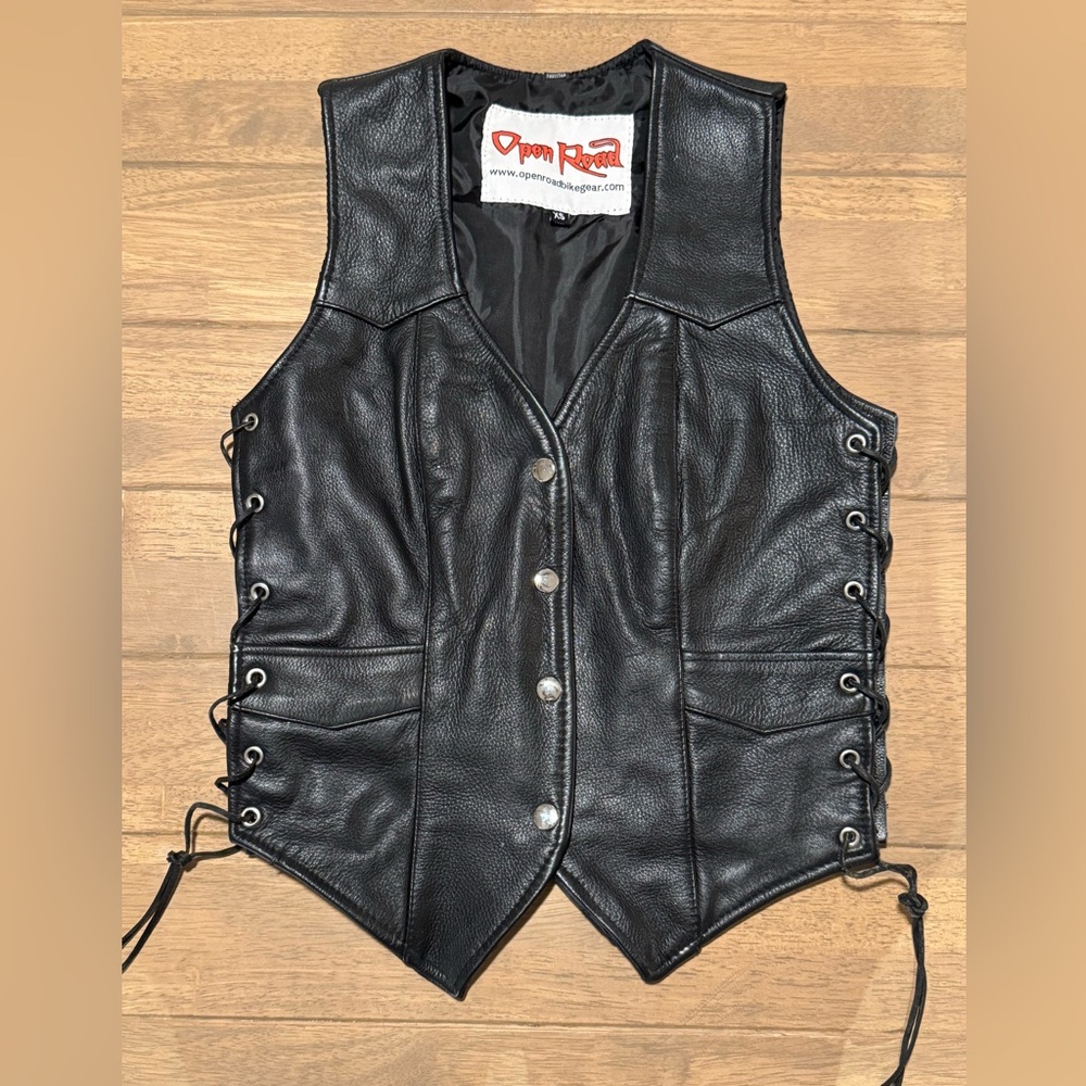 Open Road Women's Motorcycle Leather Vest, XS, Black
